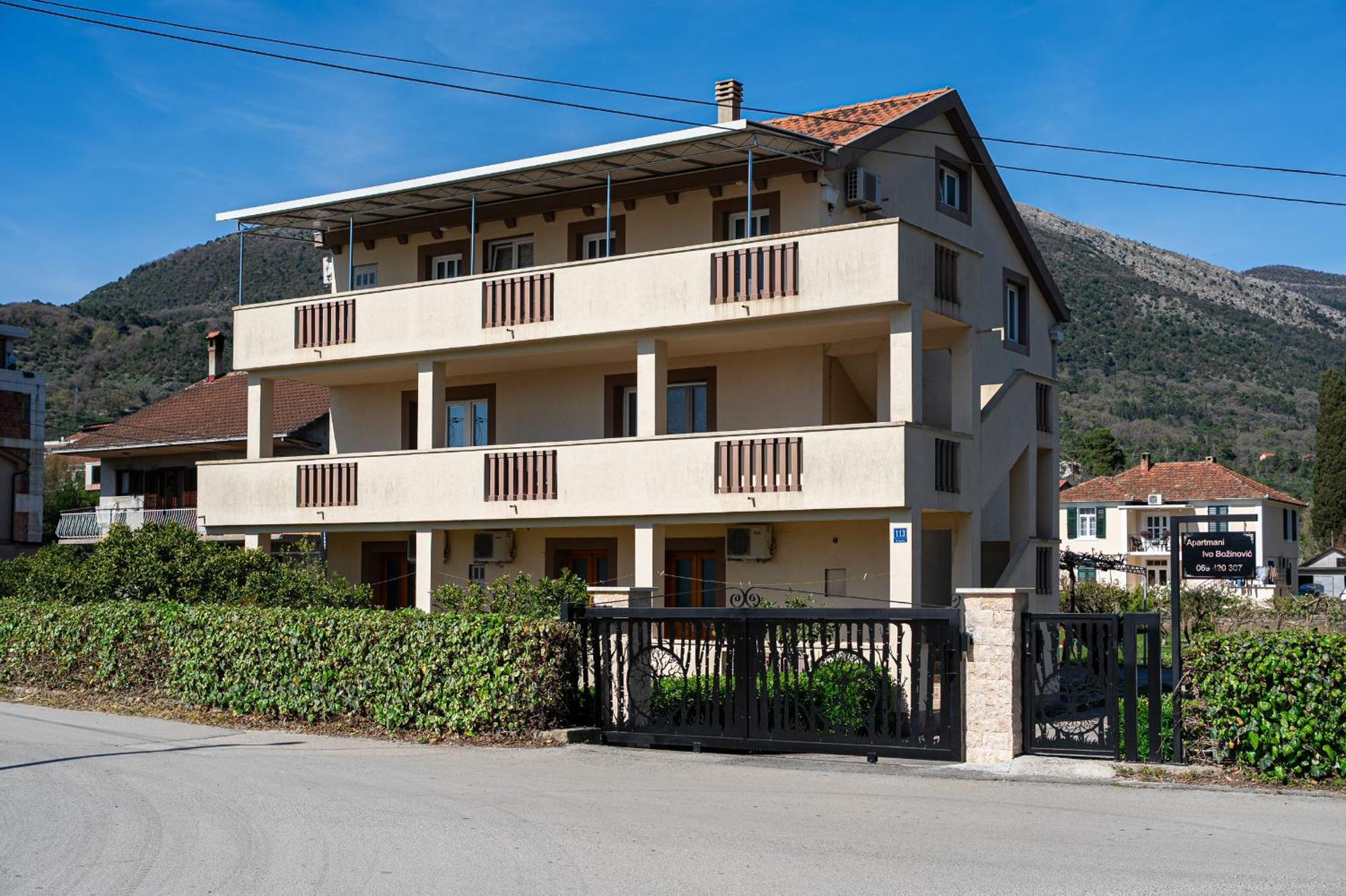 Apartments Ivo Bozinovic Tivat Exteriör bild